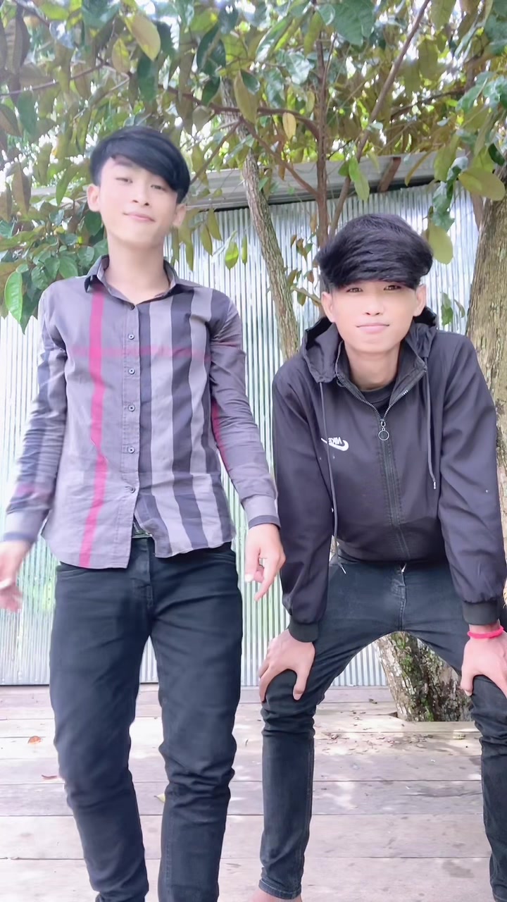 @អ្នក បង្កើតមនុស្ស