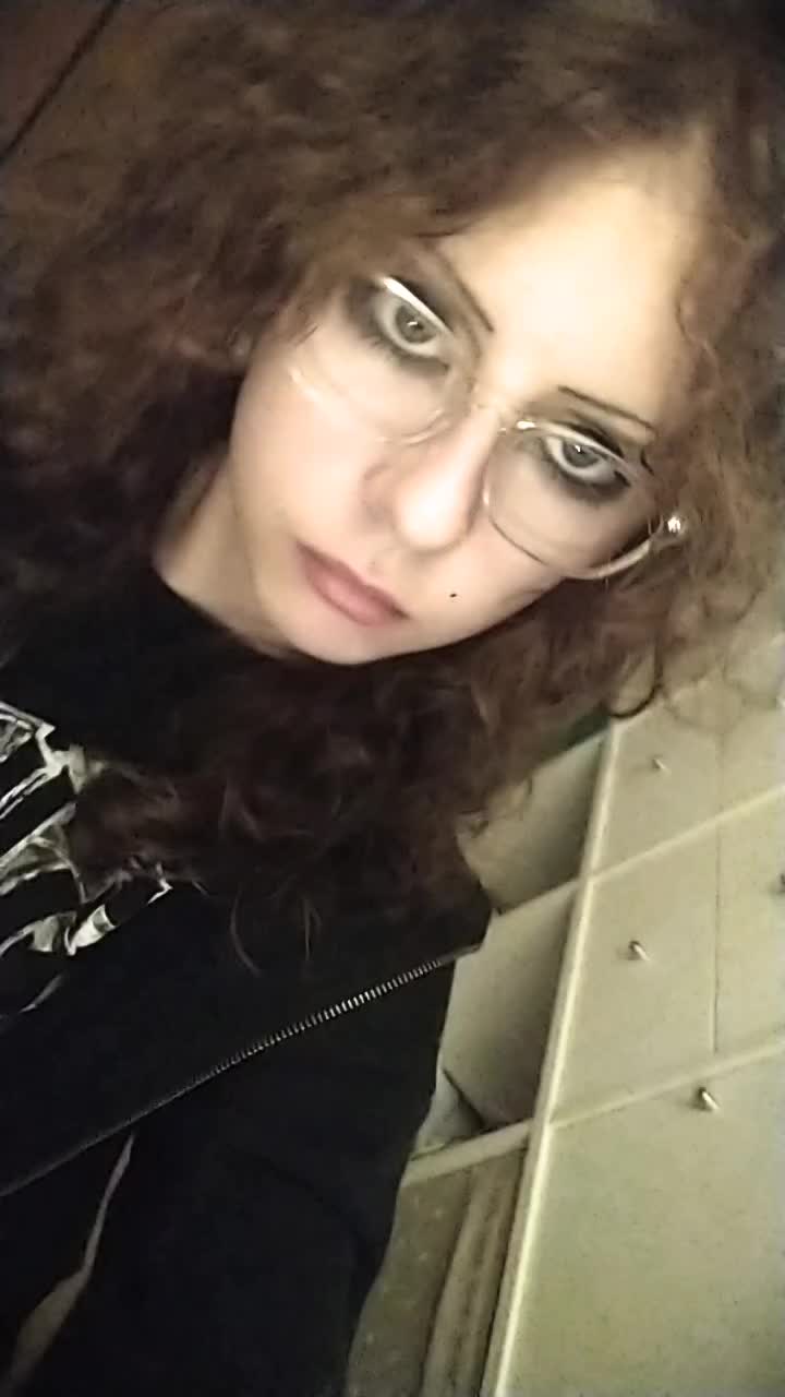 @•⸸•