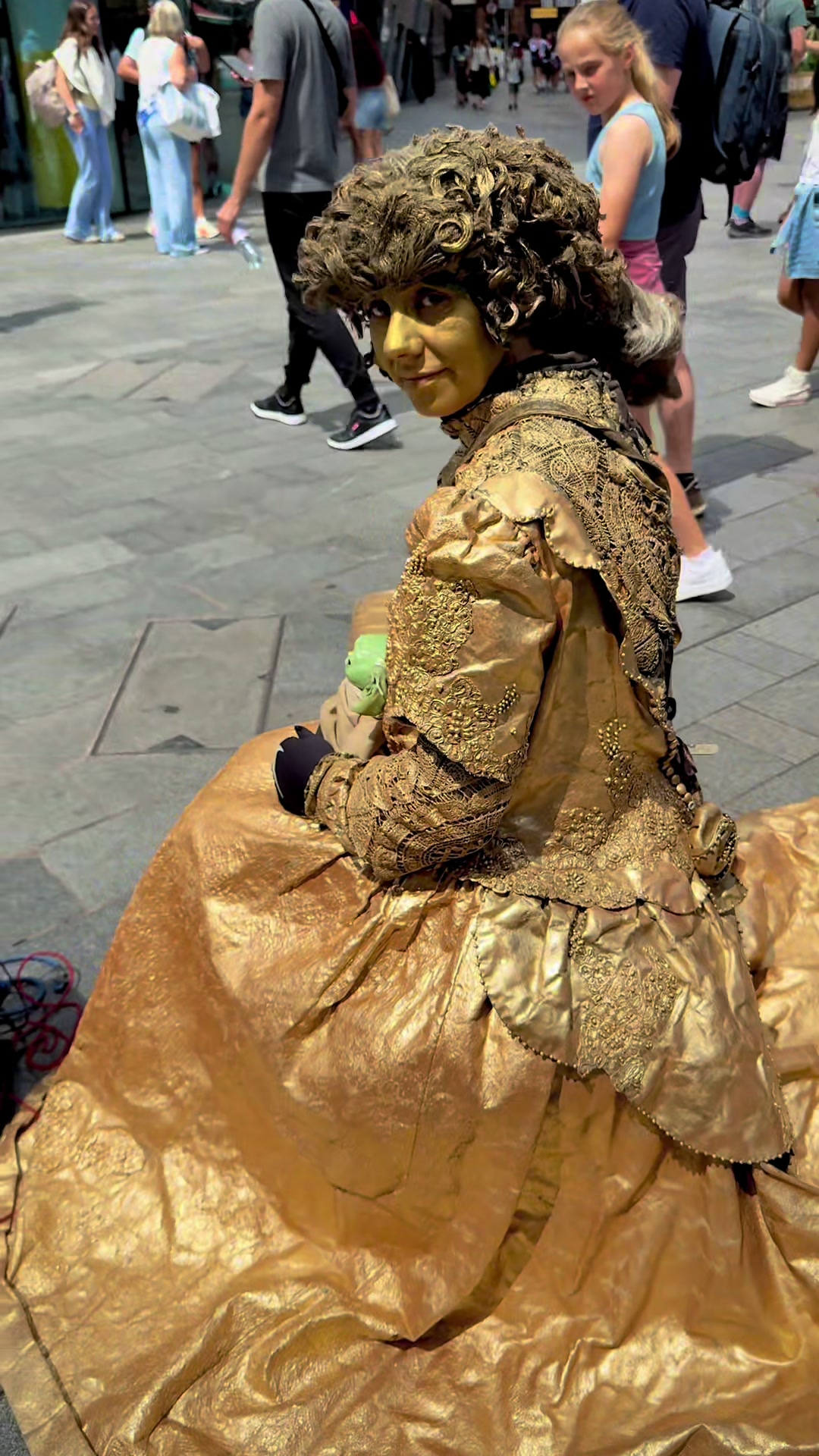 @Gold Lady