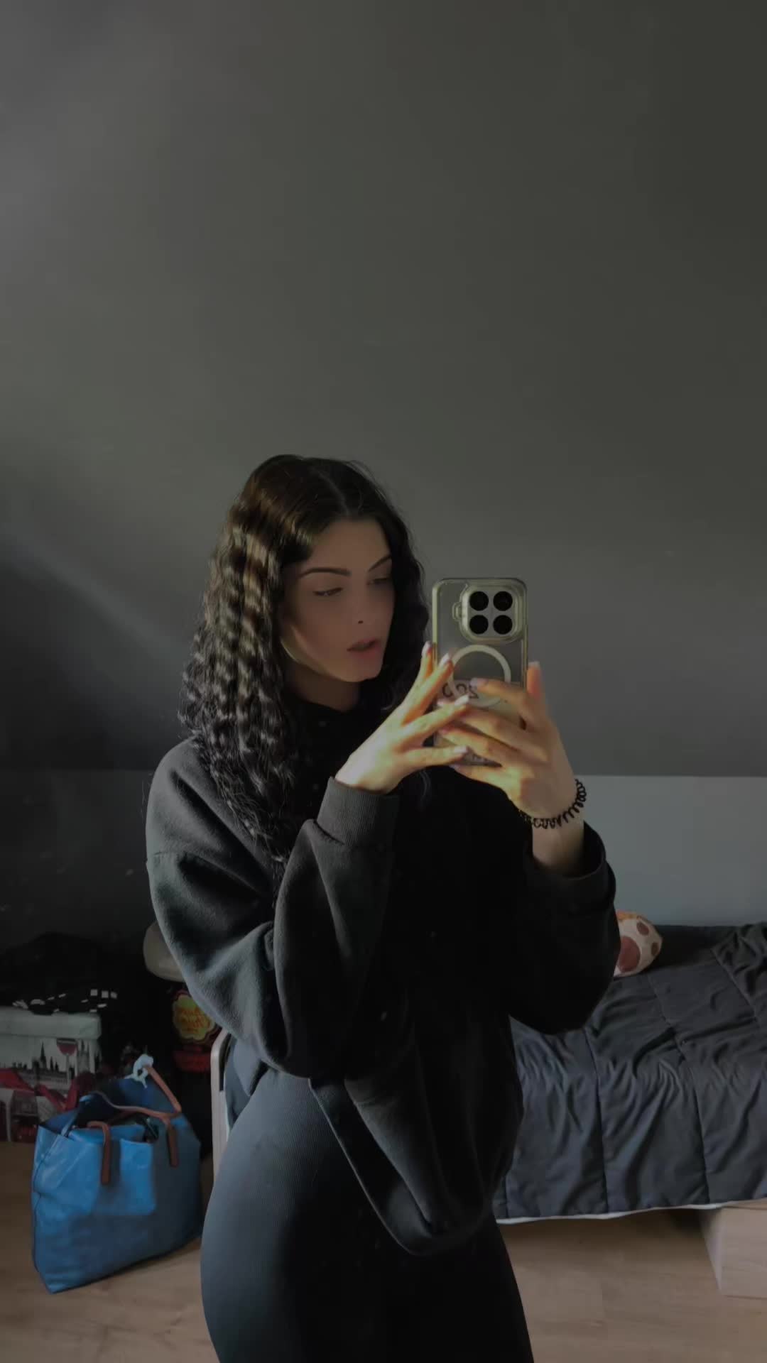@Hi_Ana