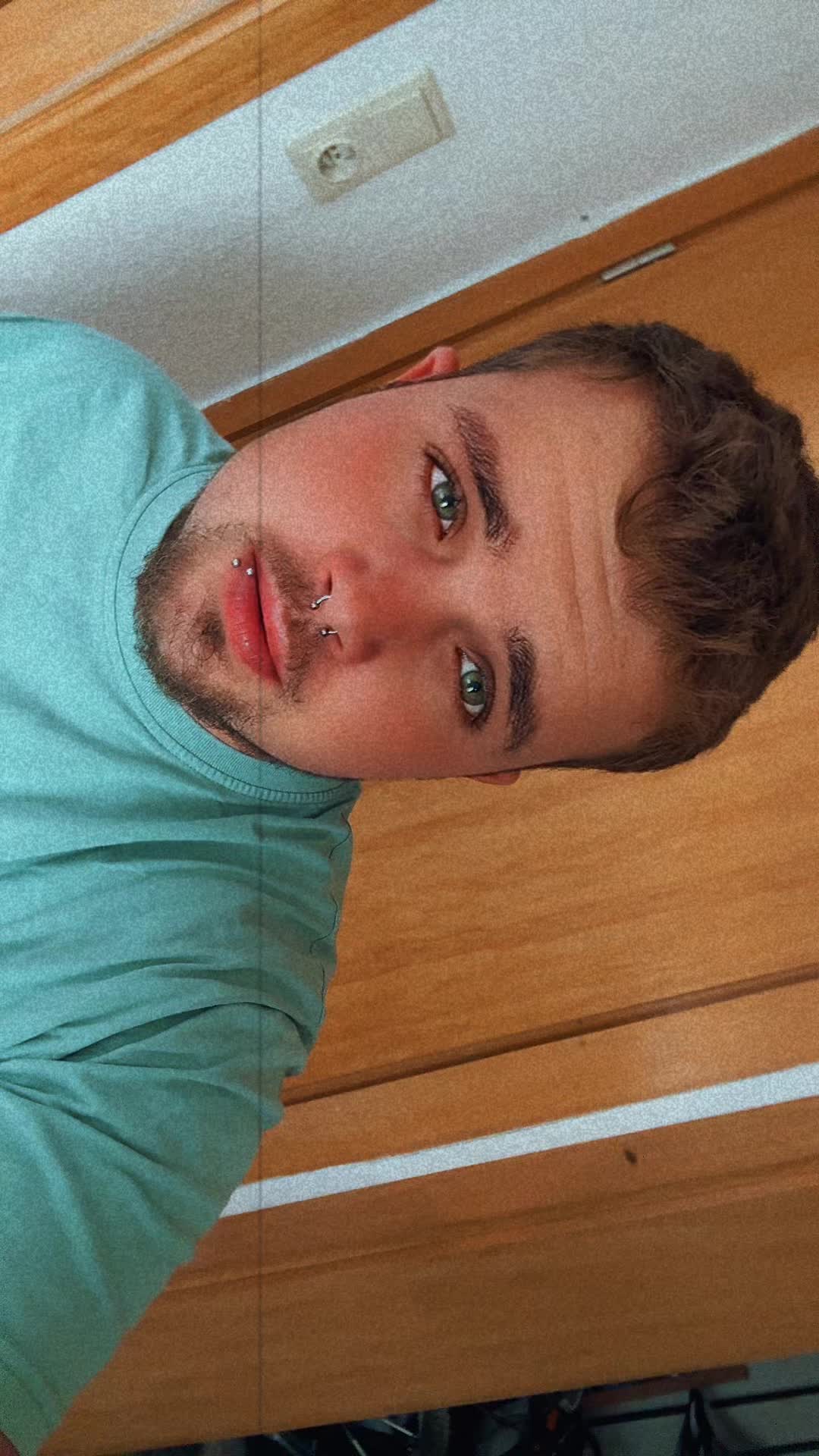 @Raphi98