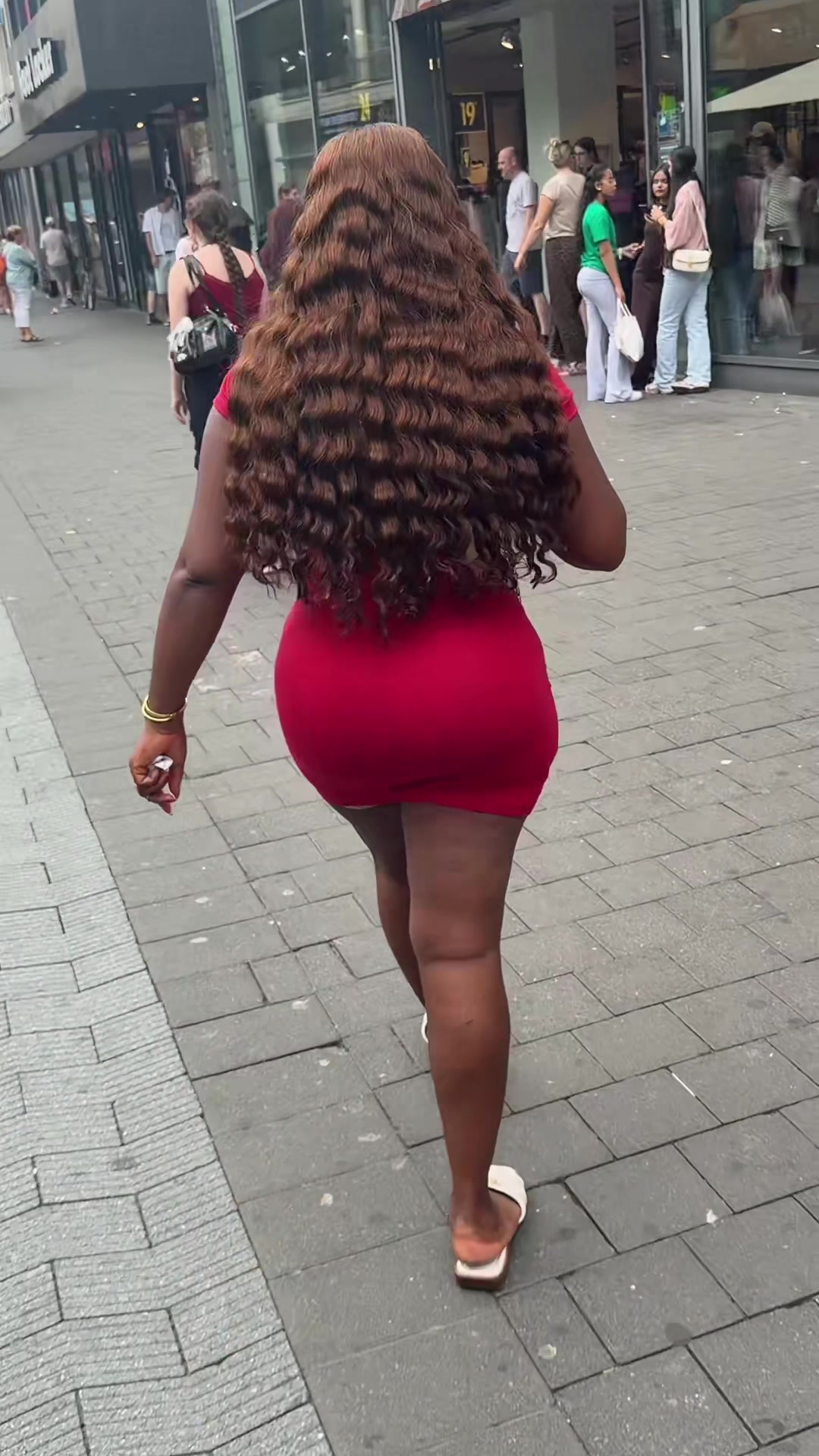 @Ebony_Luxury_Hairs