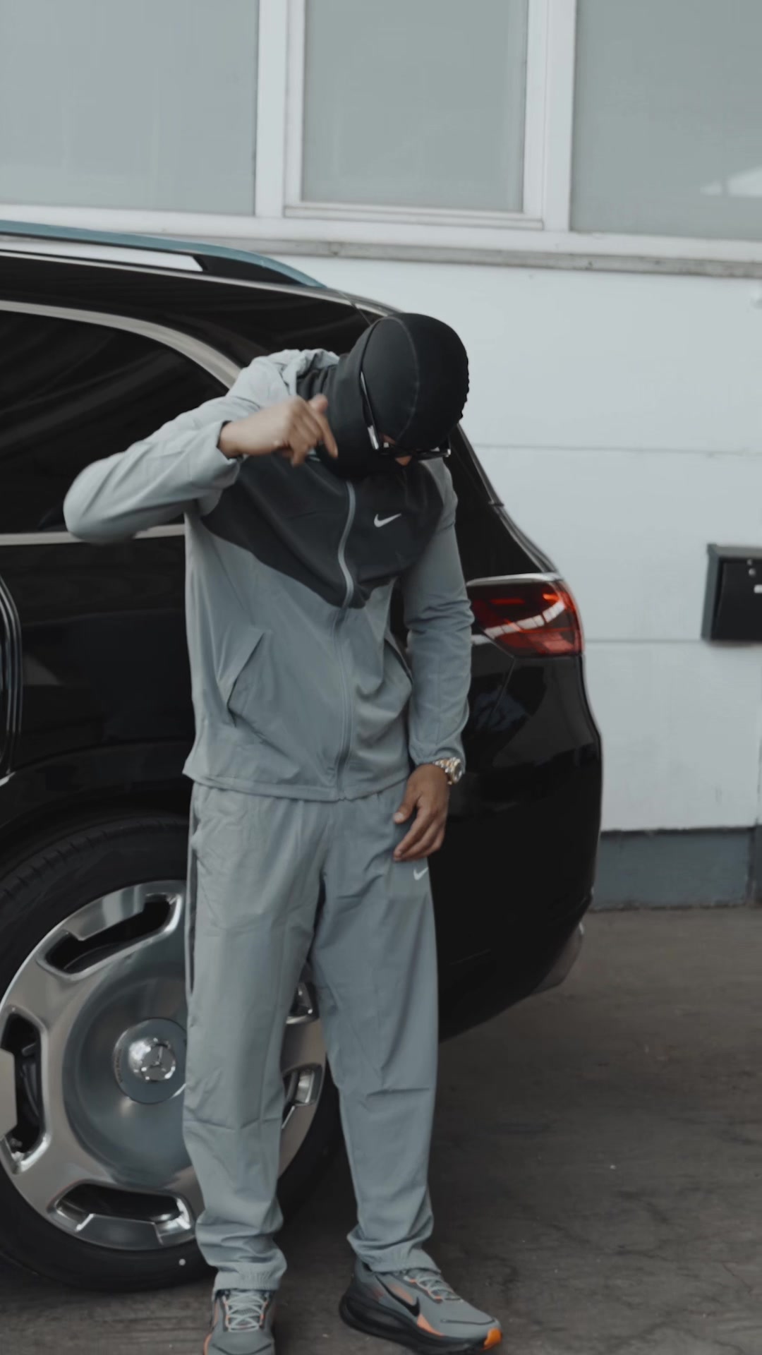 @HoodBlaq