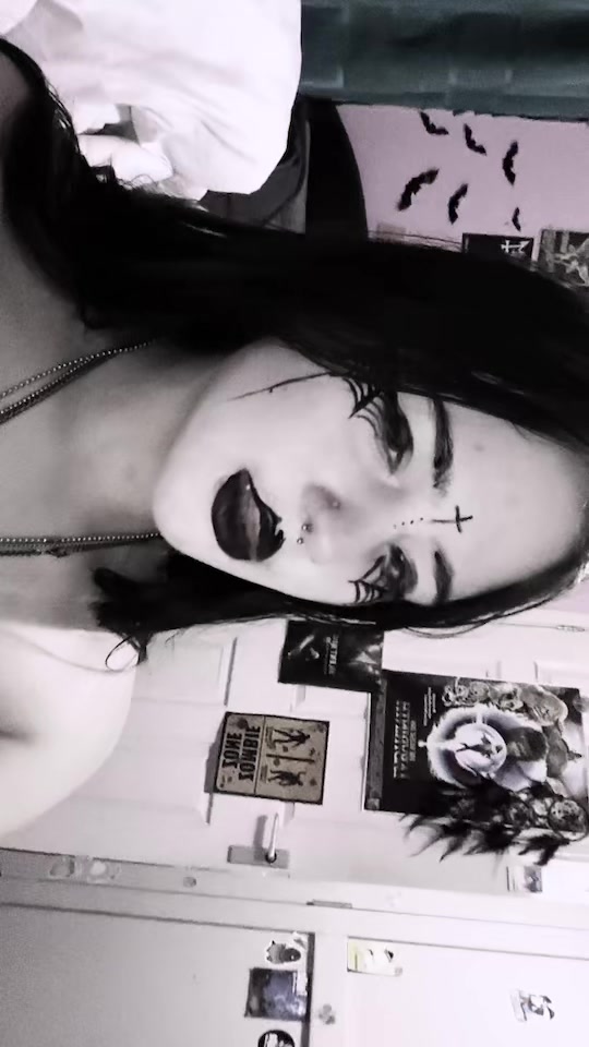 @Zoe🦇🧿