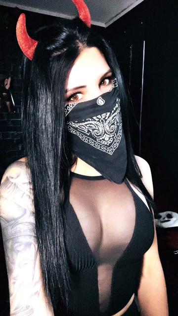 @Charly🖤
