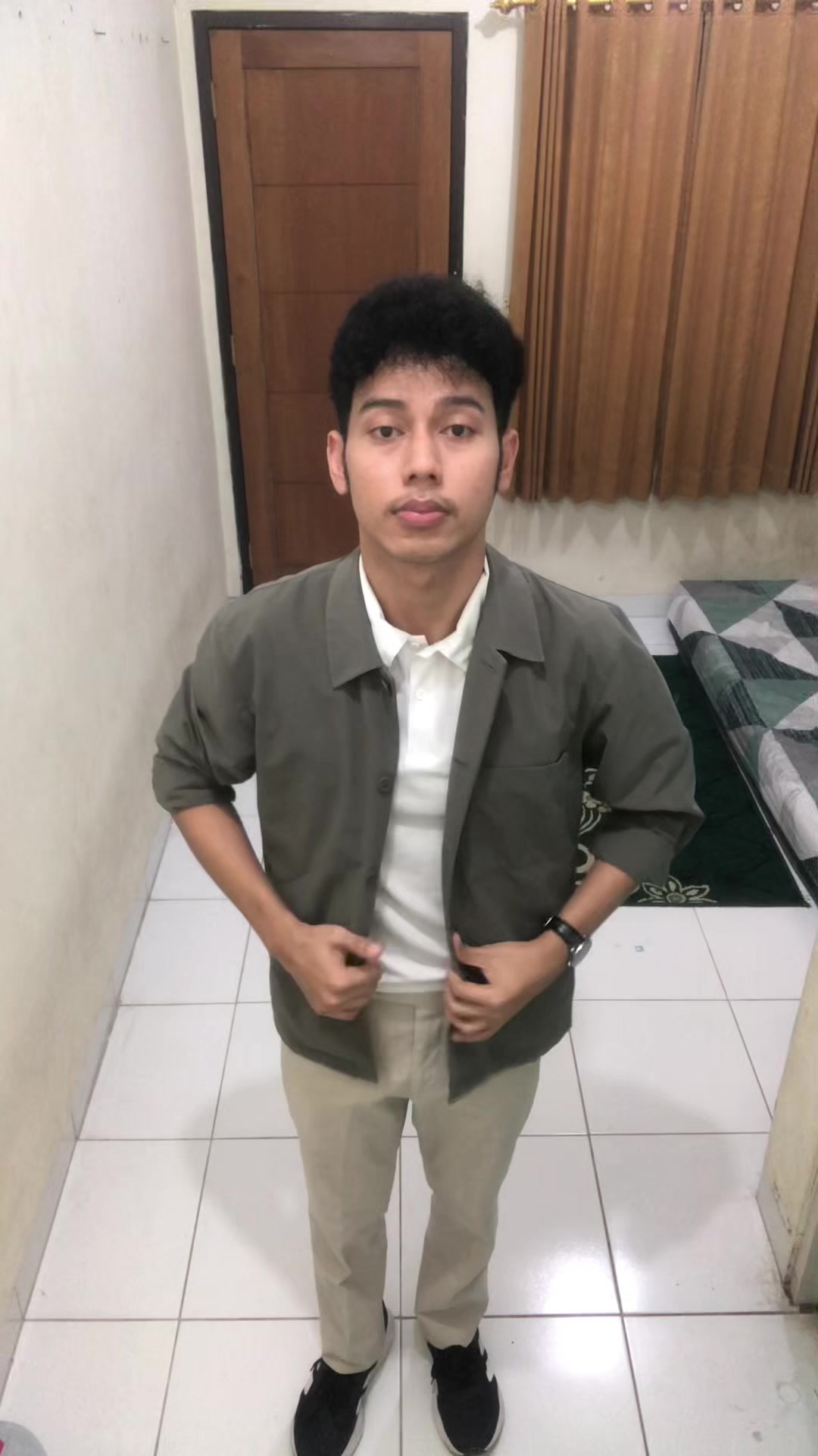 @Dengan siapa dimana?