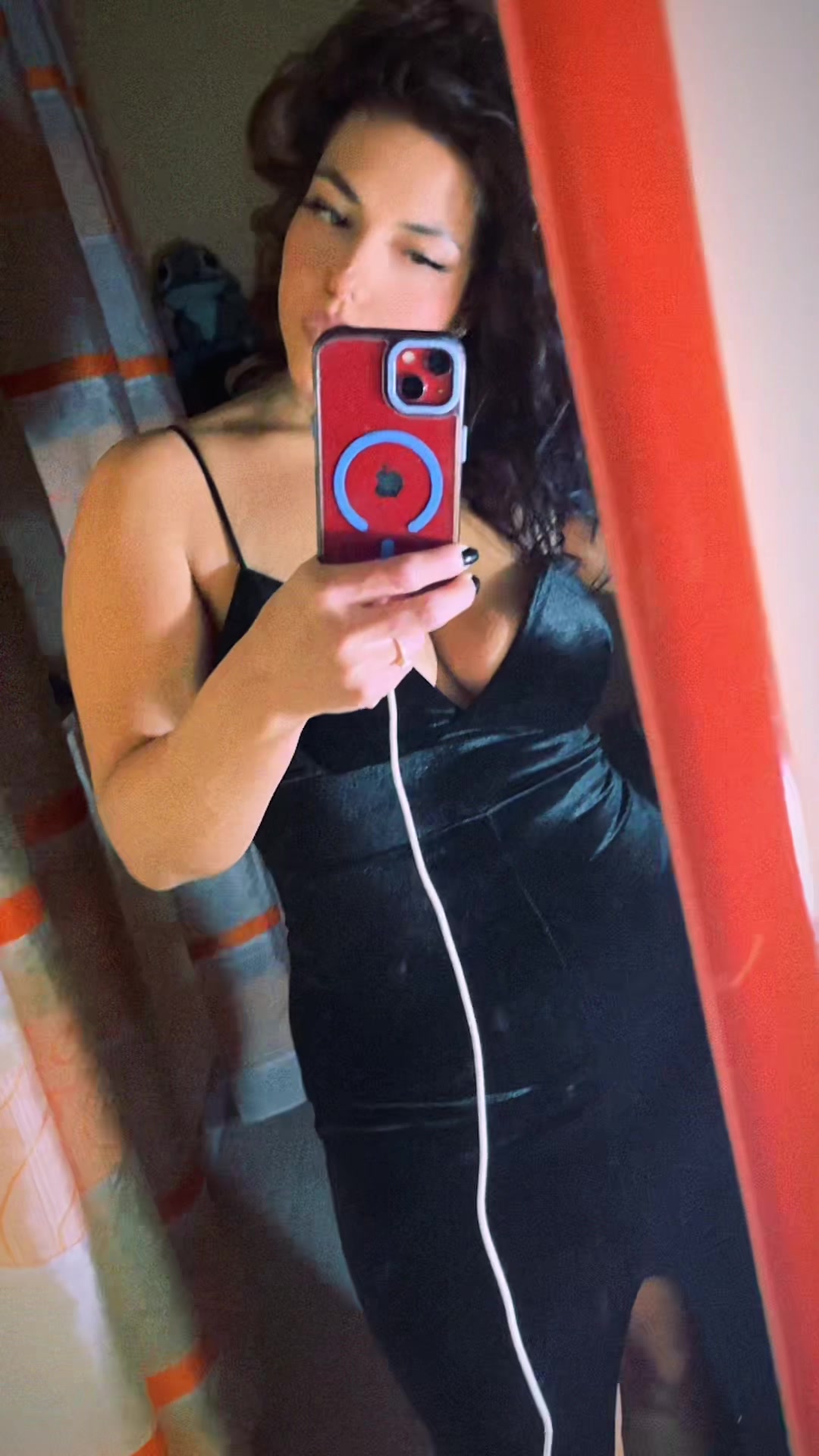 @R____ella