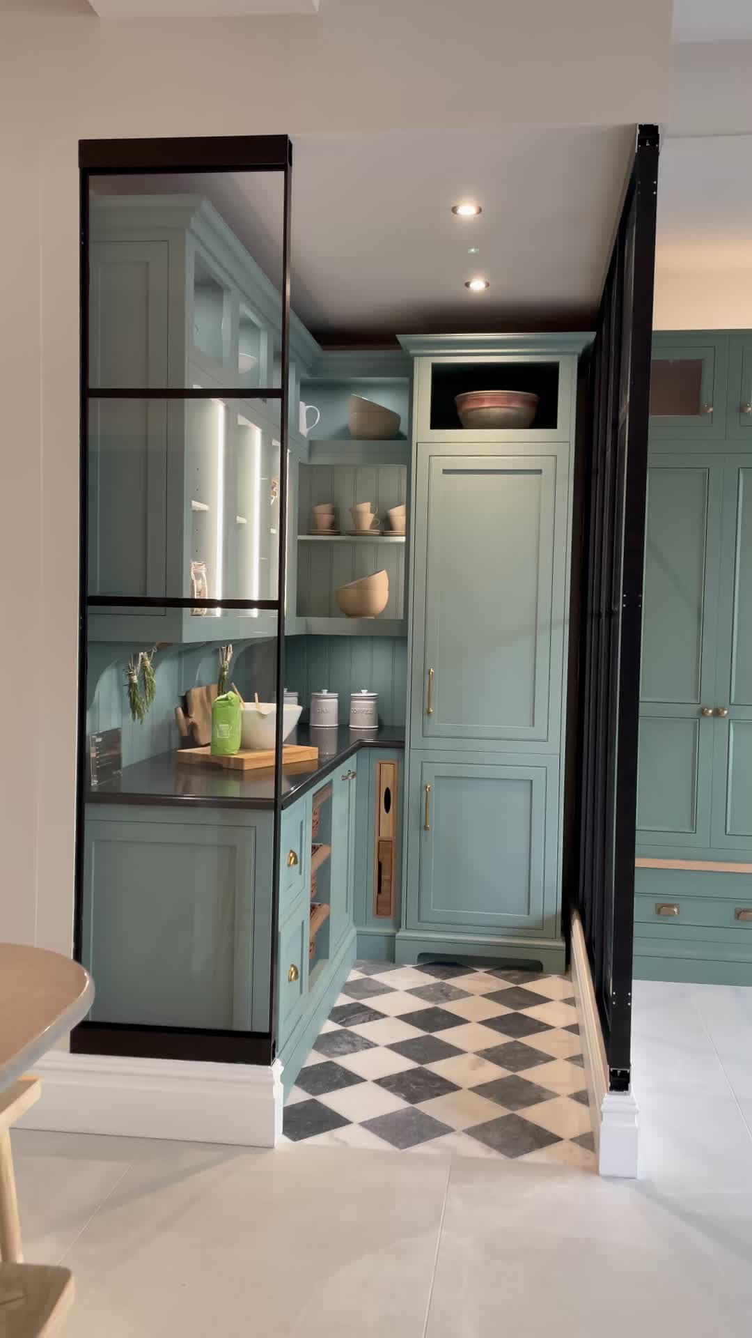 @Harvey Jones Kitchens