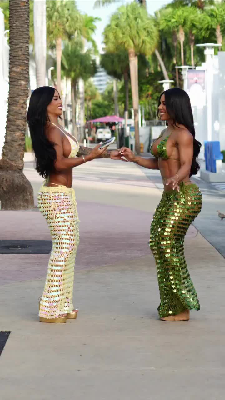 @musclegirls