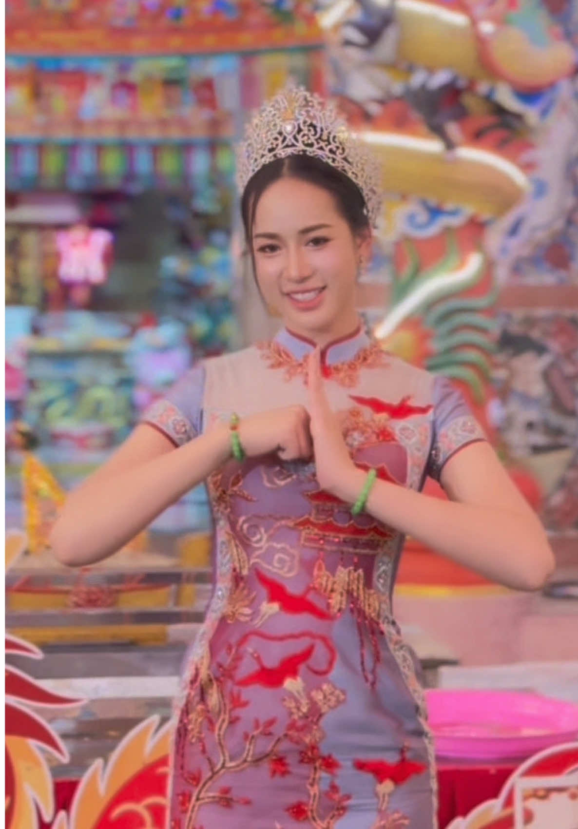 @ครูพี่ปอยที่เป็นนางงามอ่ะ