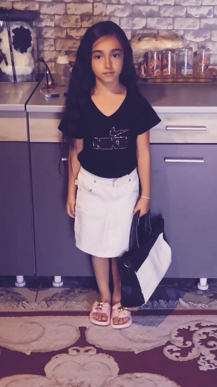 @Adinaionela
