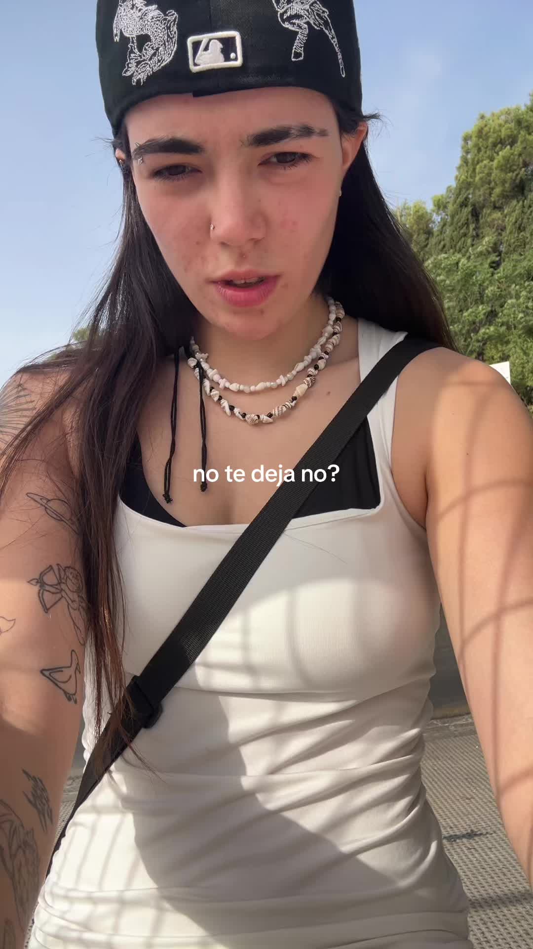 @lola
