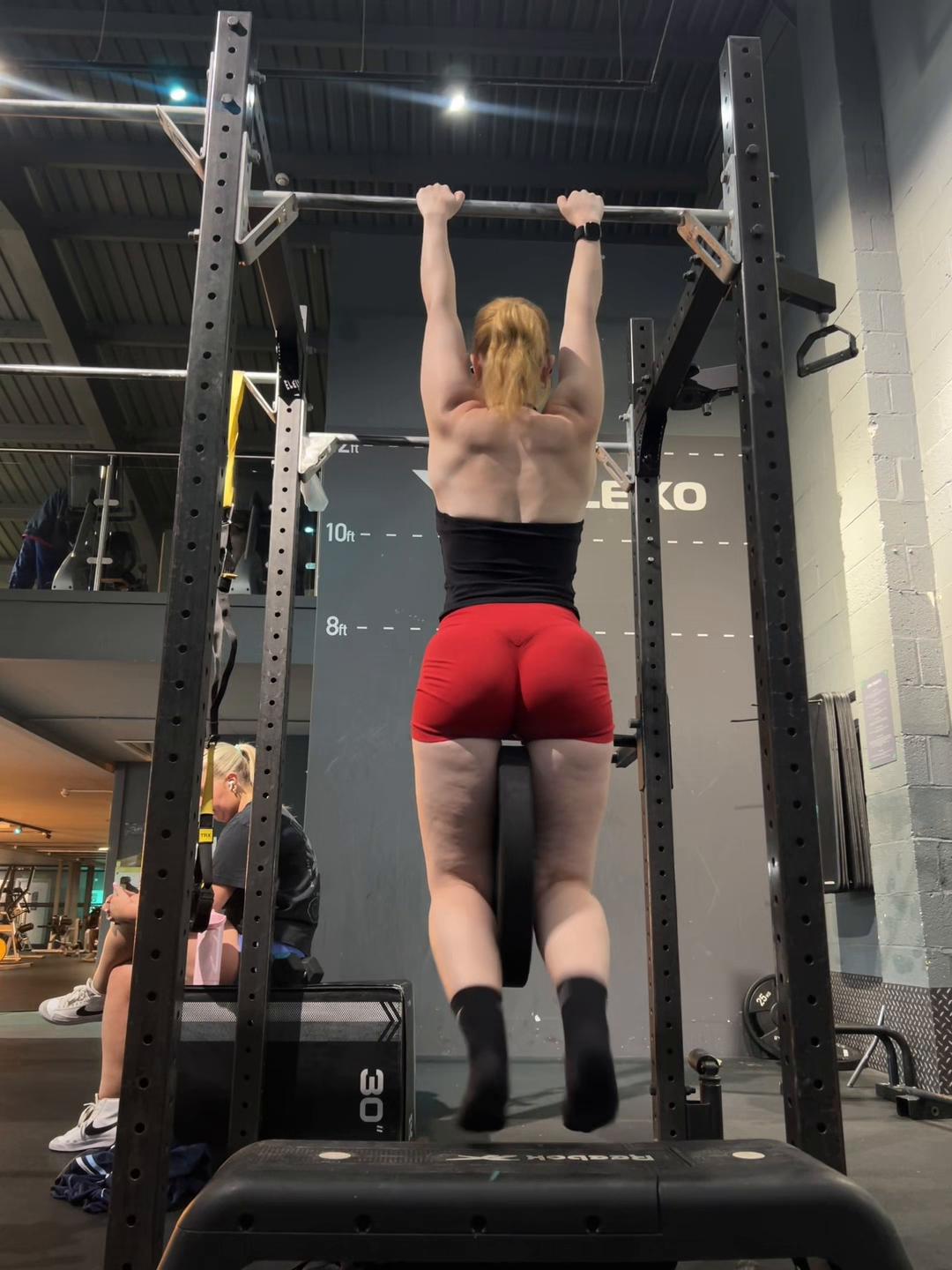 @hollyz12345
