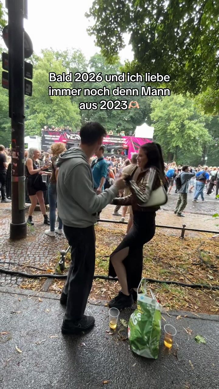 @👀