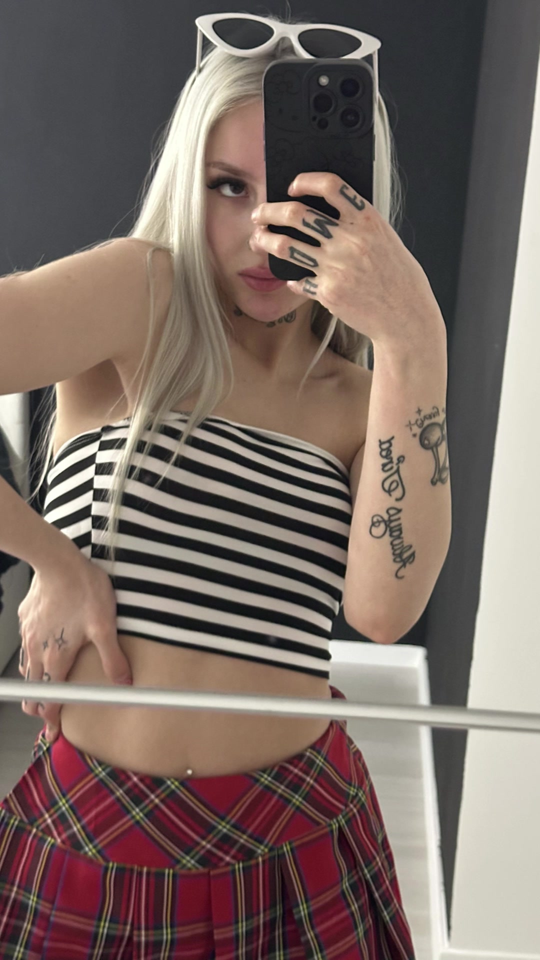@🖤
