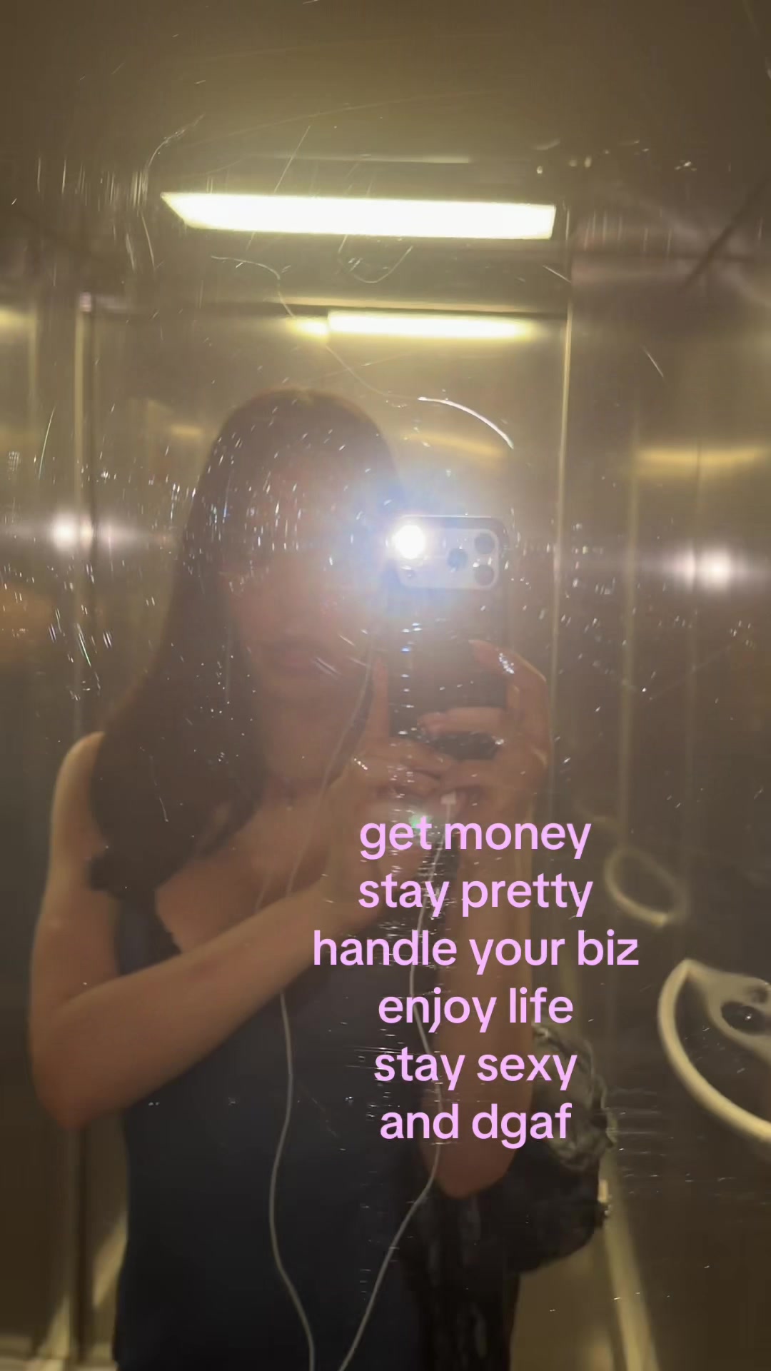 @_elouiza