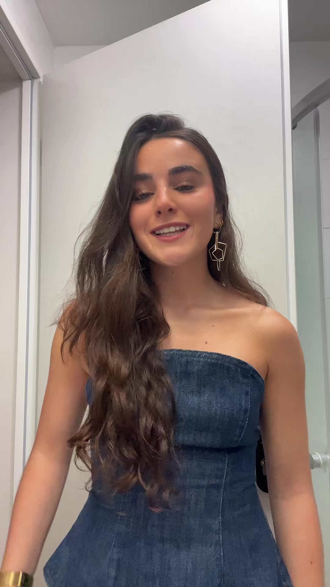 @elenaluugo