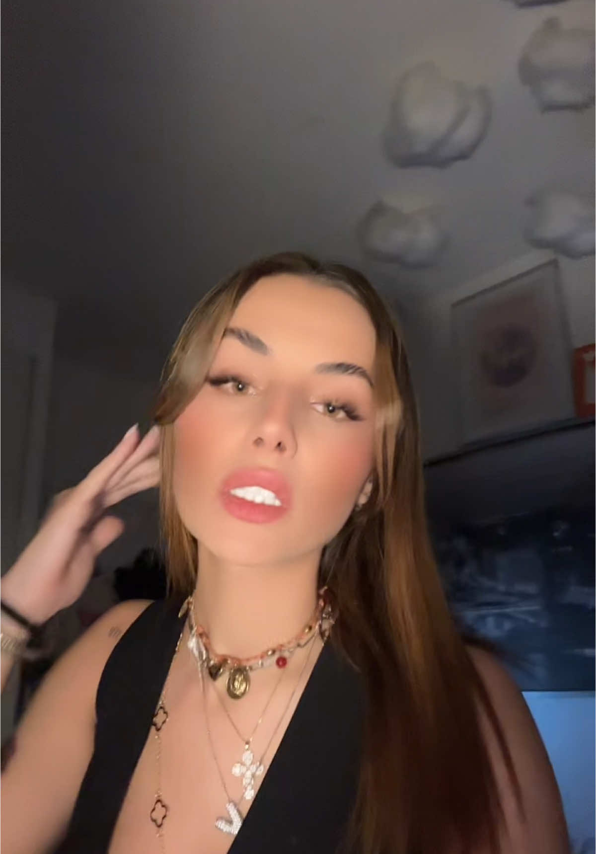 @victoriaromagne
