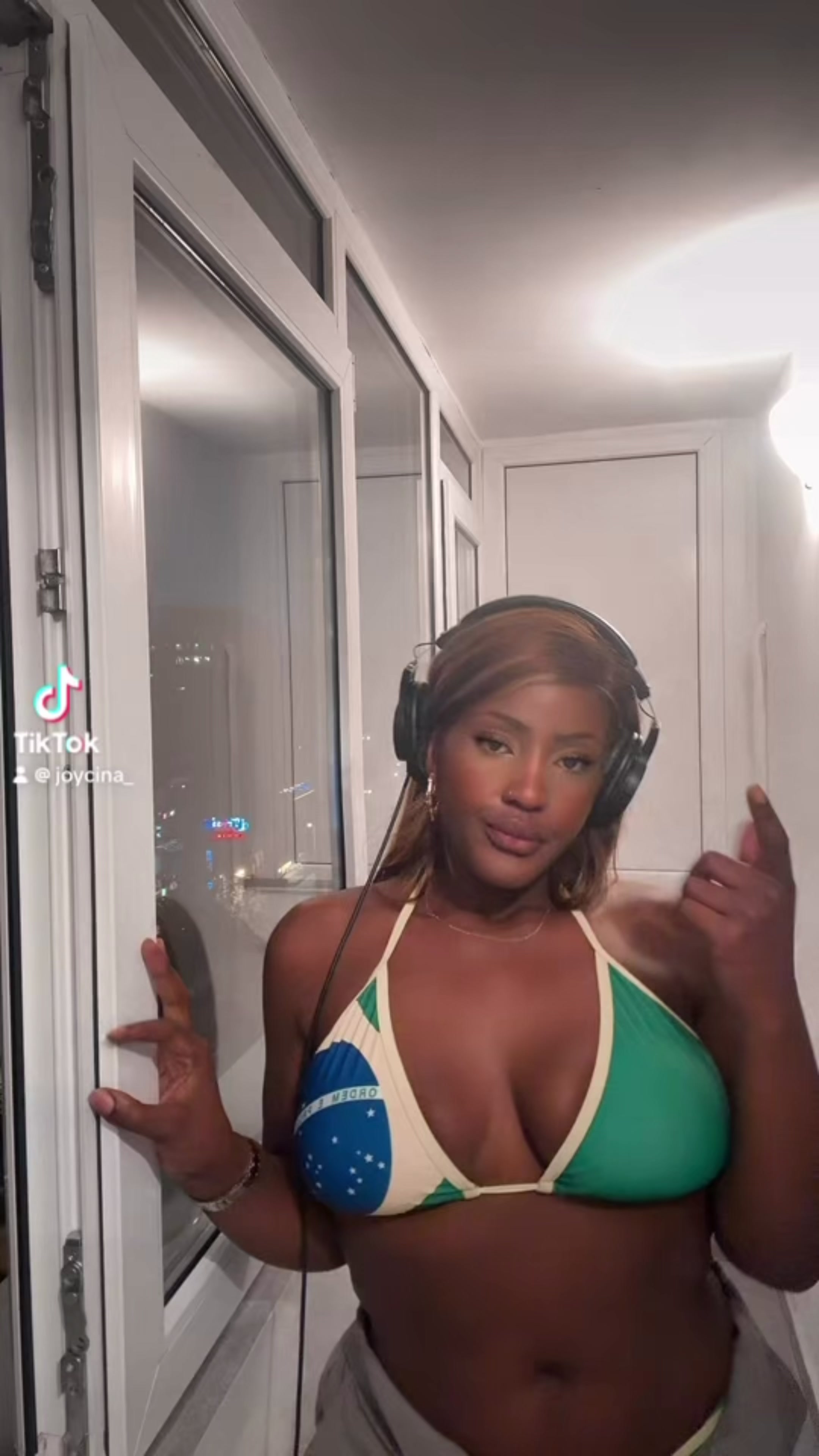 @Catch the vibe 🇫🇷 🇨🇲 🇷🇴