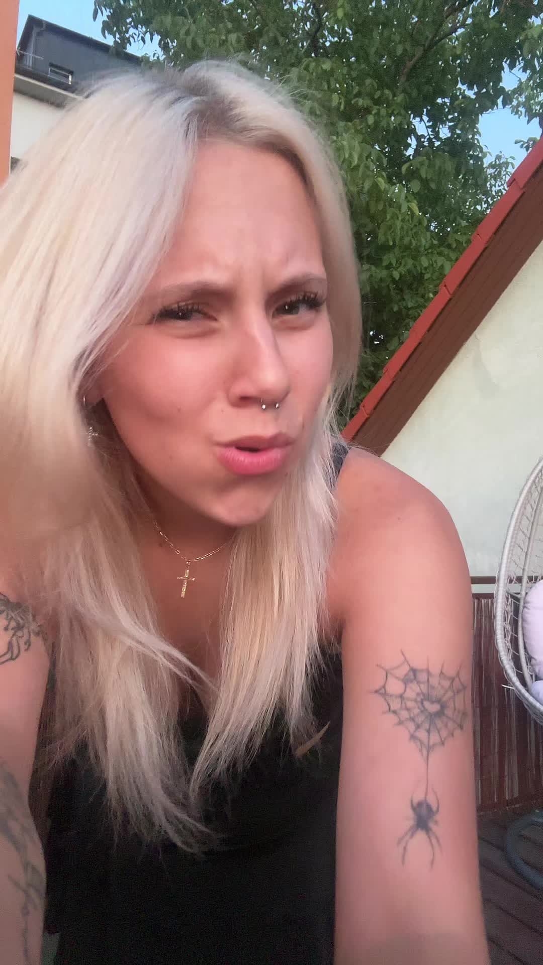 @minibickos