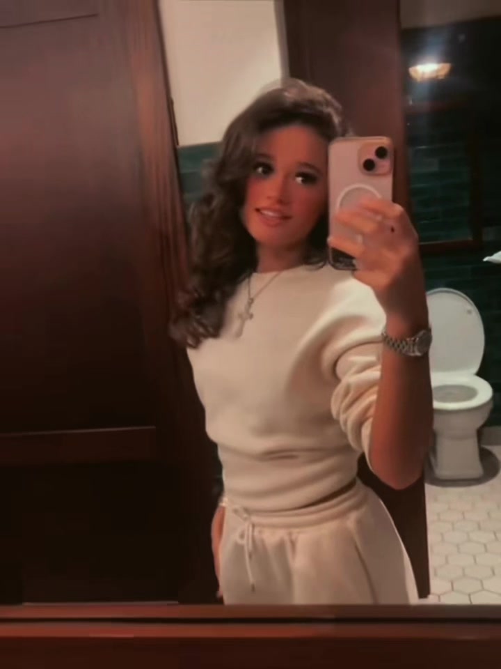 @𝐋𝐞𝐢𝐥𝐚𝐡𝐕🖤