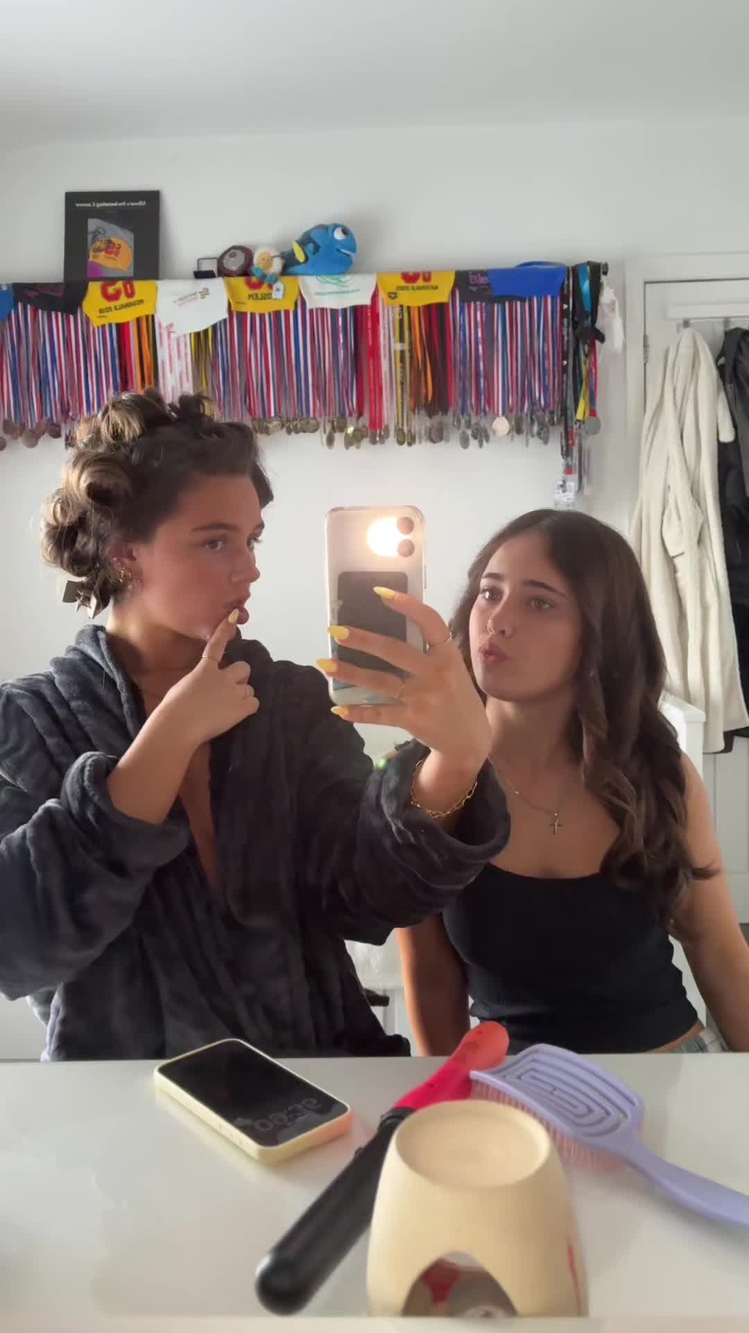 @lolafayee