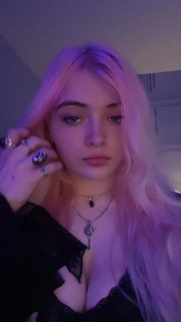 @𝕾𝖍𝖆𝖓𝖉𝖊𝖑𝖑𝖊🤍
