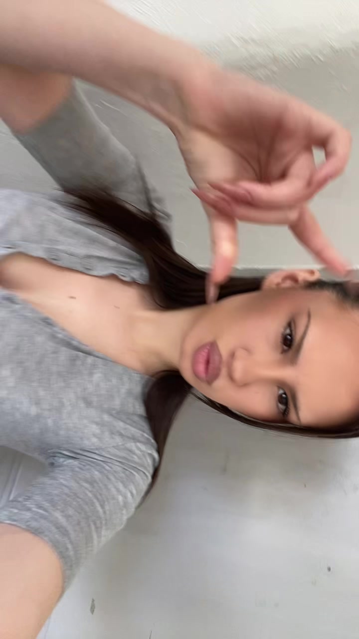 @Bella