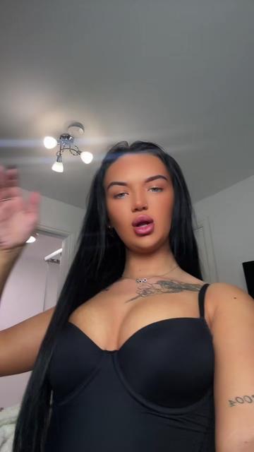 @tillybevanxx