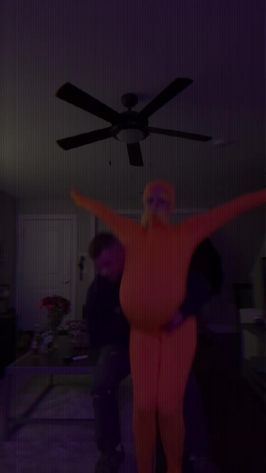 @Ellieee