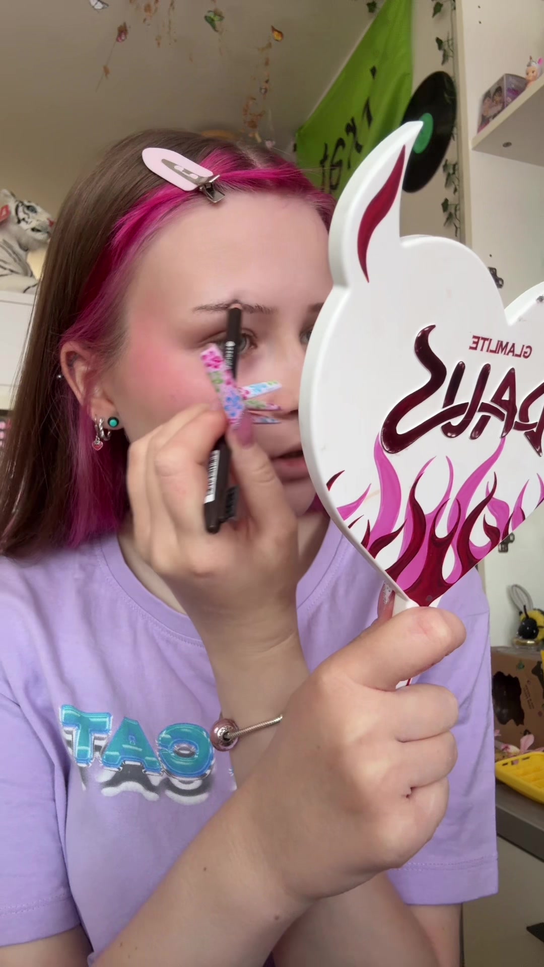 @𝓚🦄