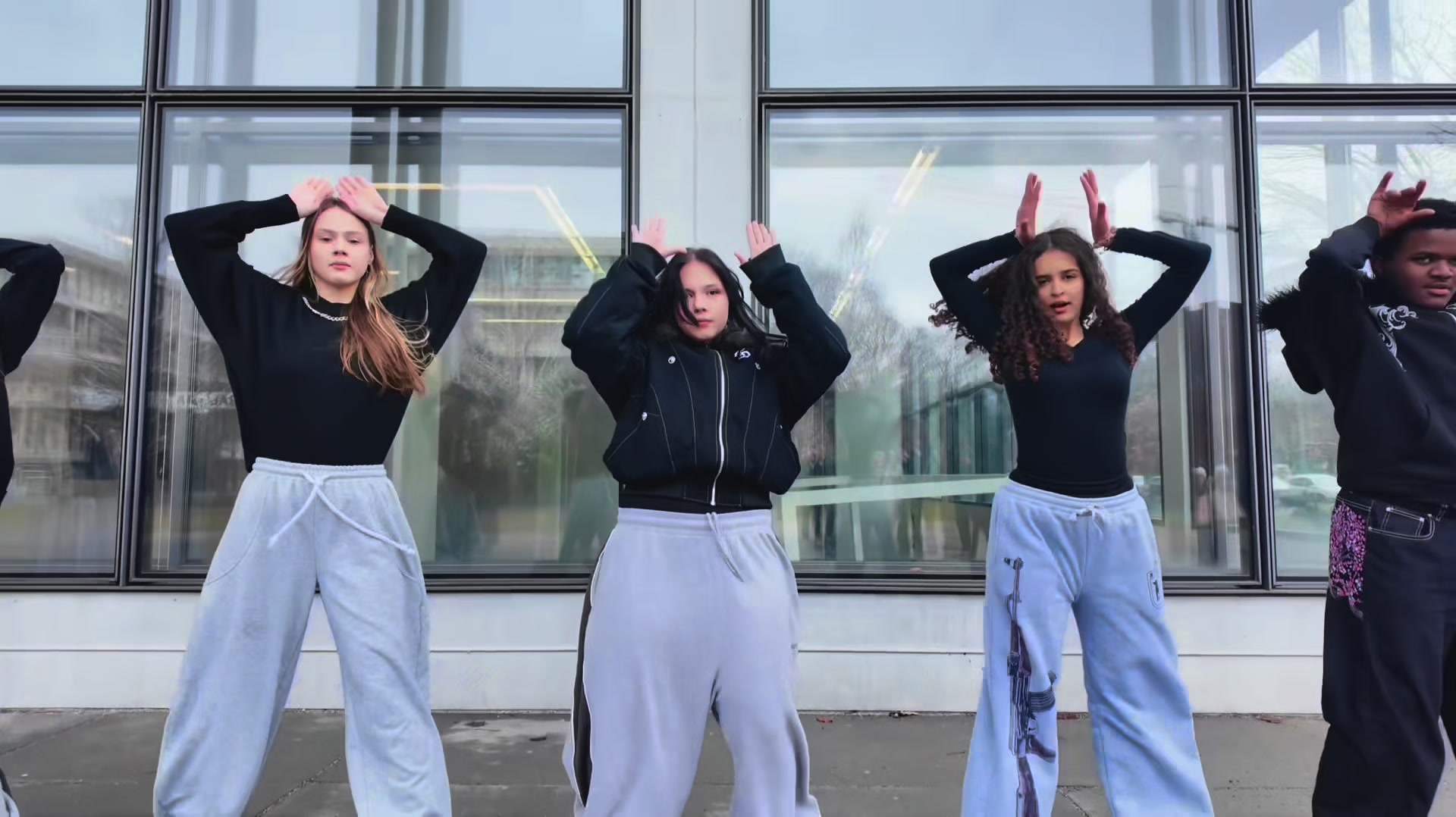 @RISE UP DANCECREW 💫