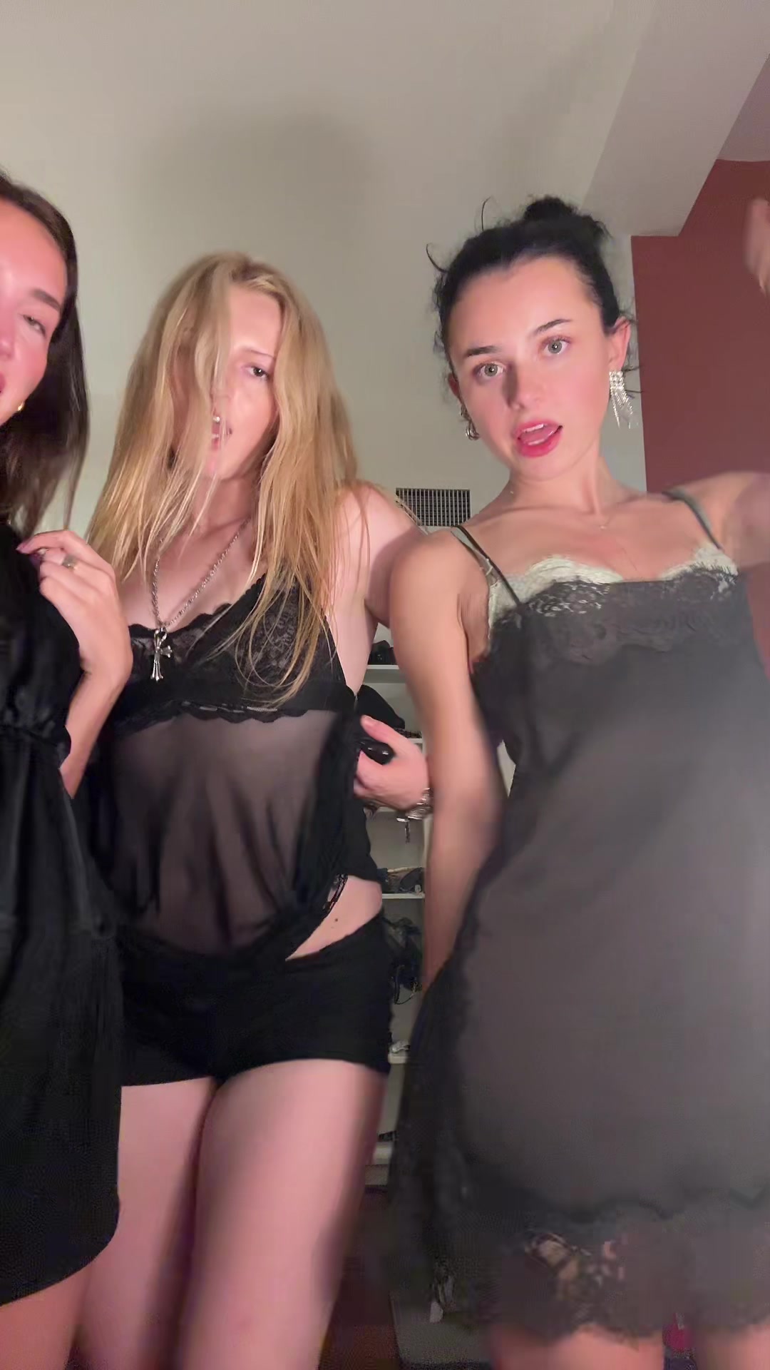 @bella.menser