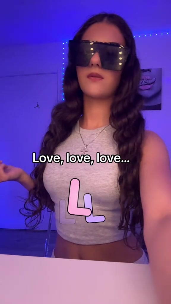 @👠