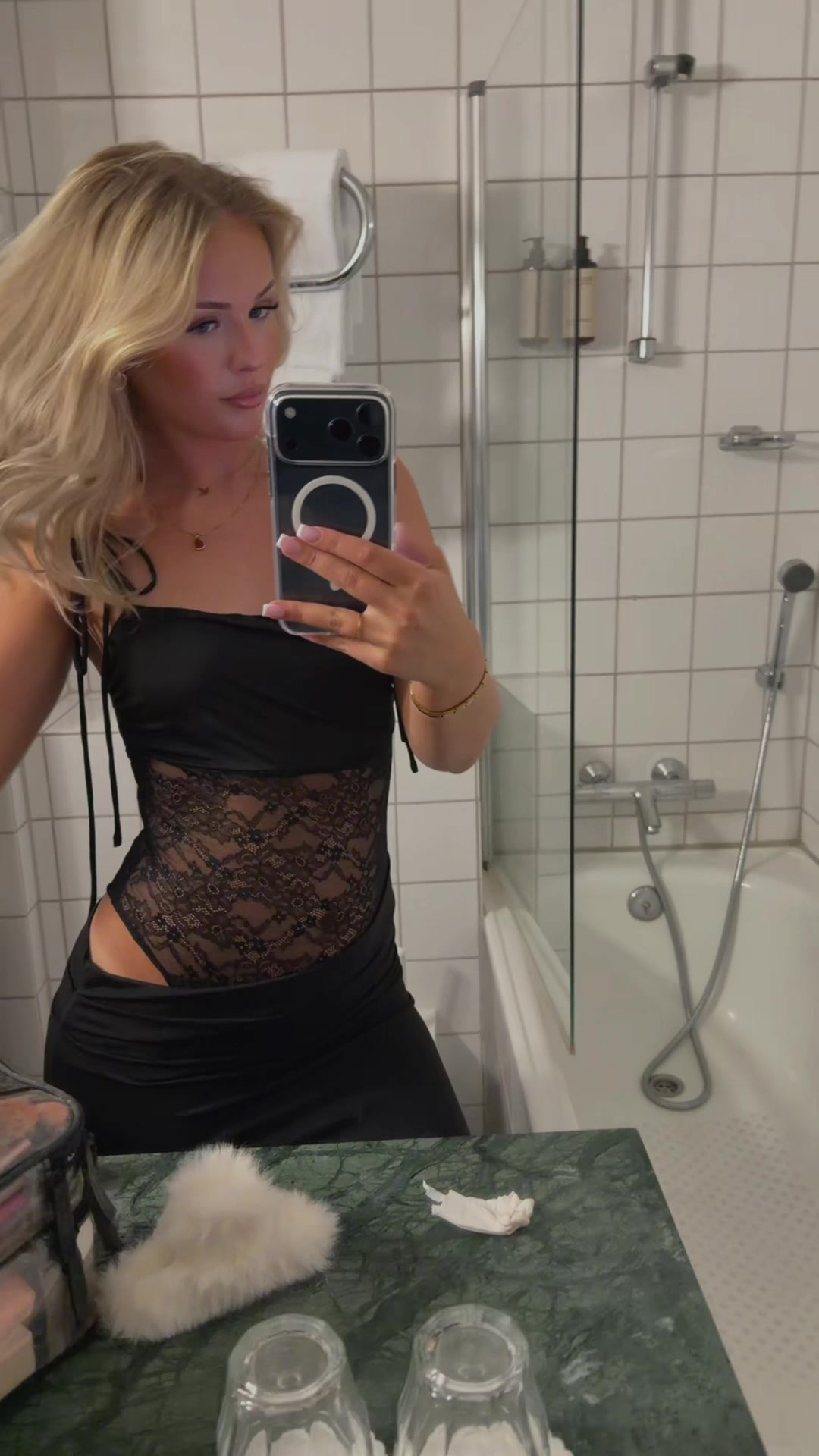 @Ledaren🤑
