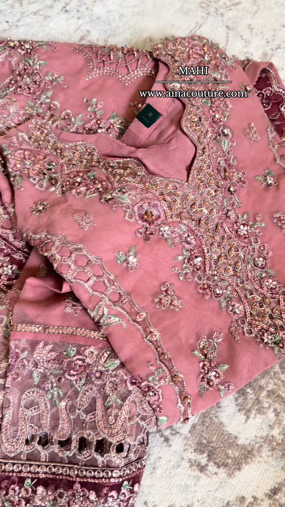 @Aina__couture
