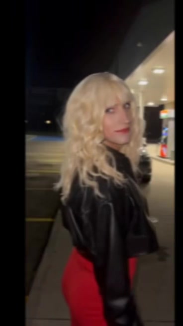@Kiki_sissy_BOY