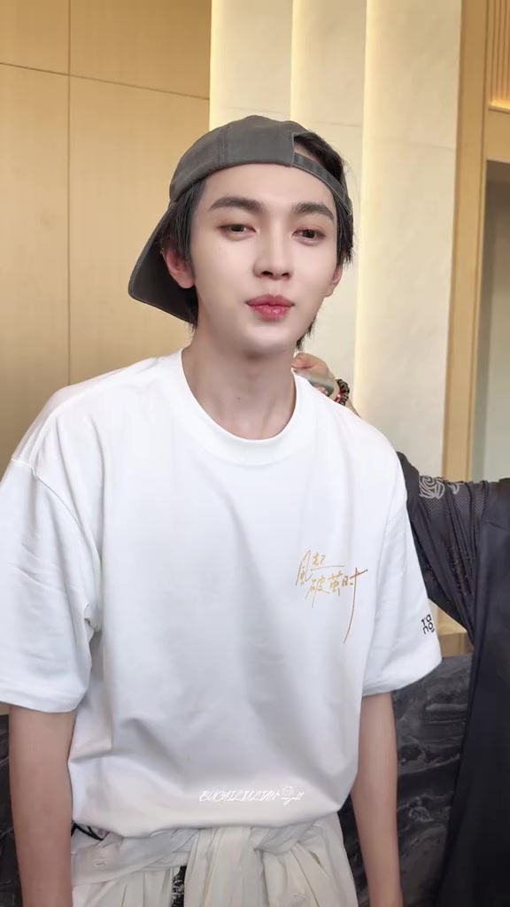 @๐ ๐๐ฌ๐ฌ๐๐ ๐๐๐๐_ๅถ็็ถ ๐ฆ