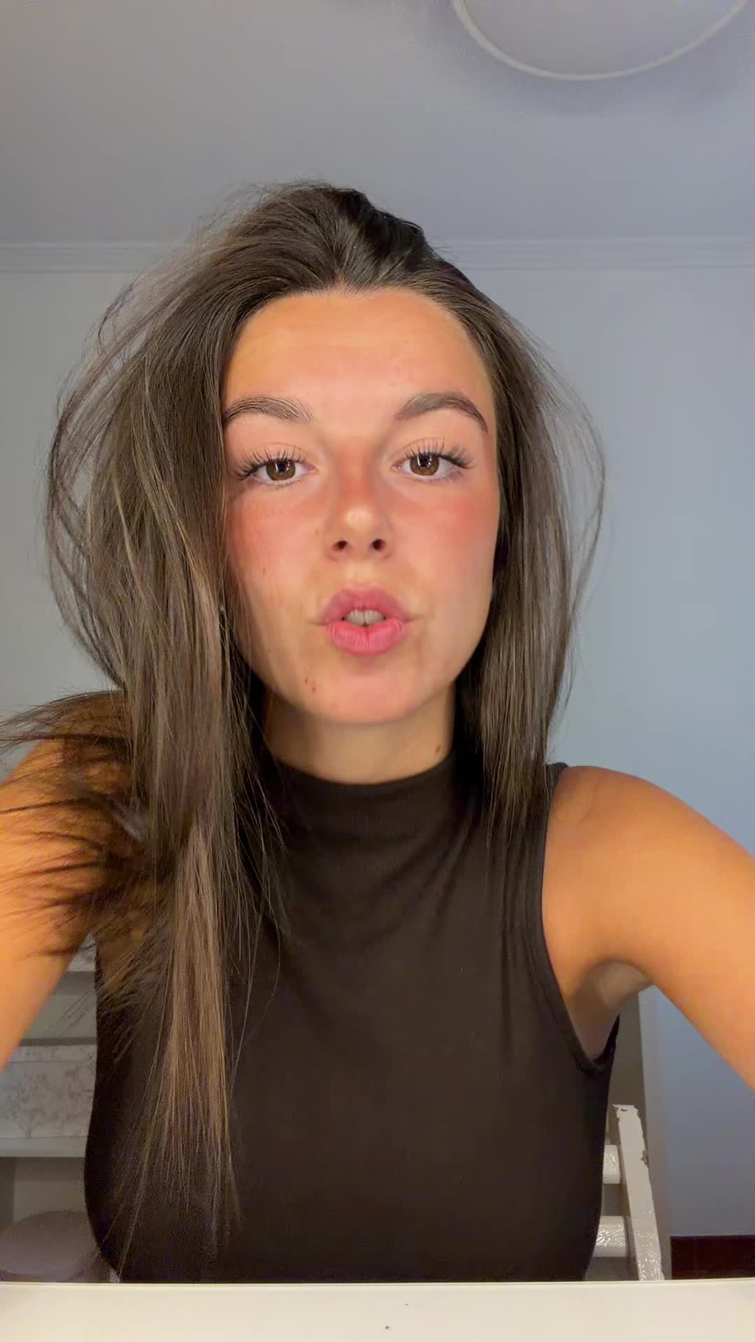 @𝚐𝚕𝚘𝚛𝚒𝚒𝚊