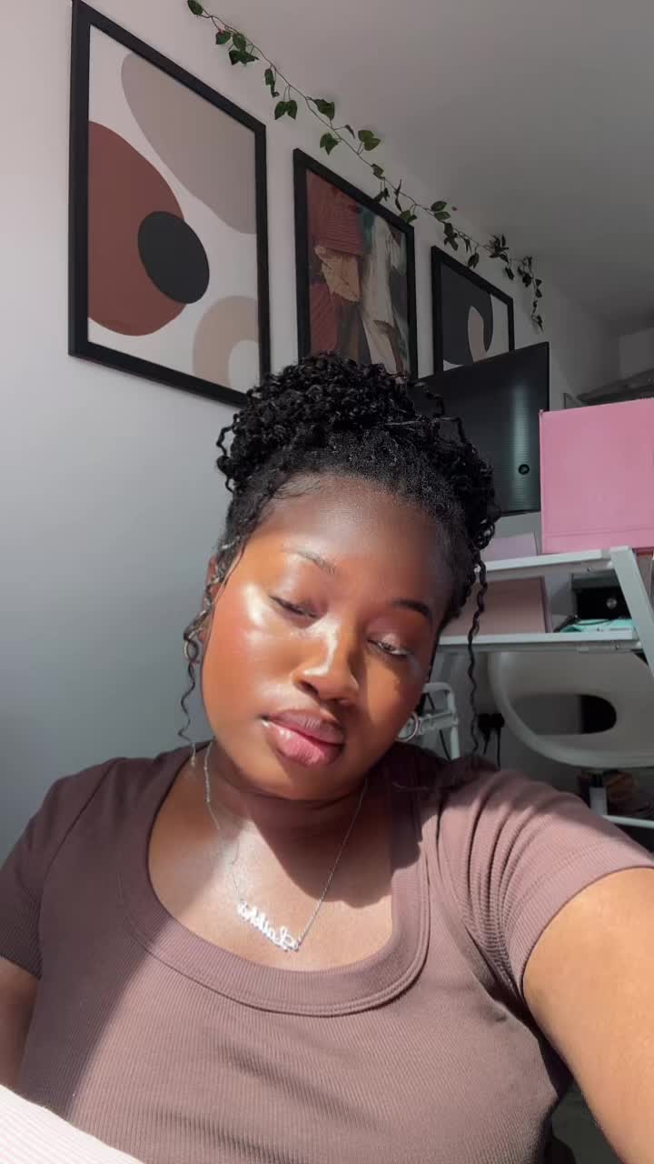 @Laylay