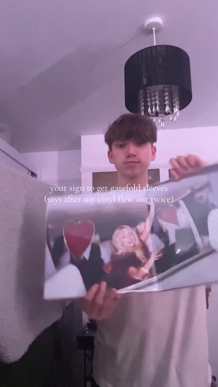 @themusicaholik🕰️🥑💋