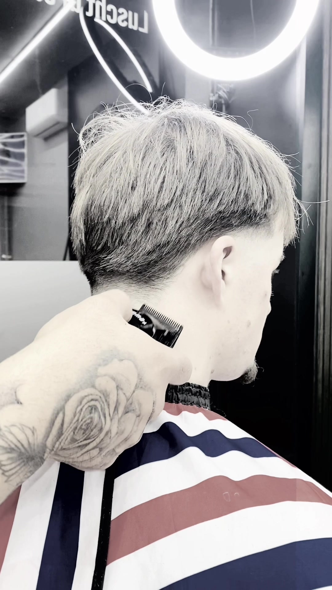 @Oscaro Friseur