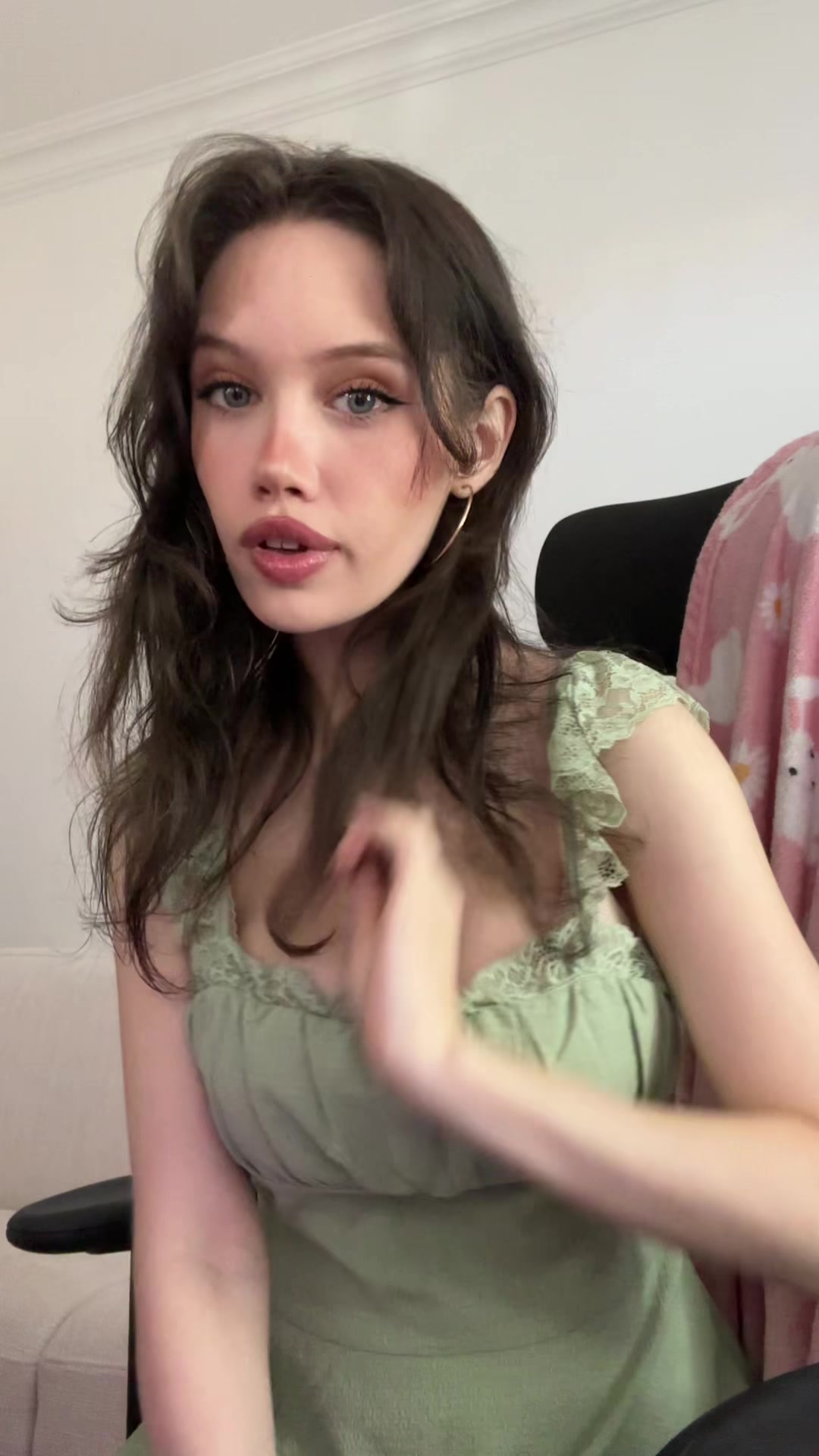 @Charlyne twitch.tv/charlyne
