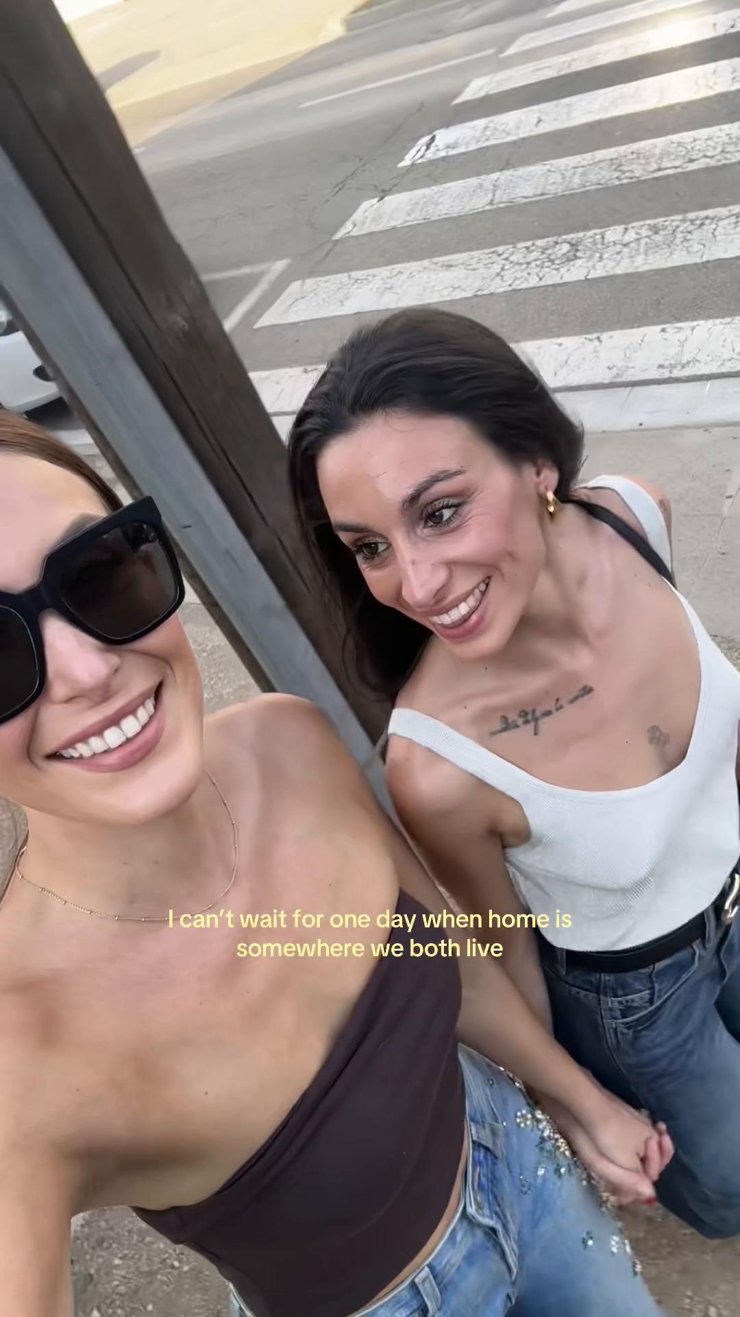 @Carrie & Anaïs