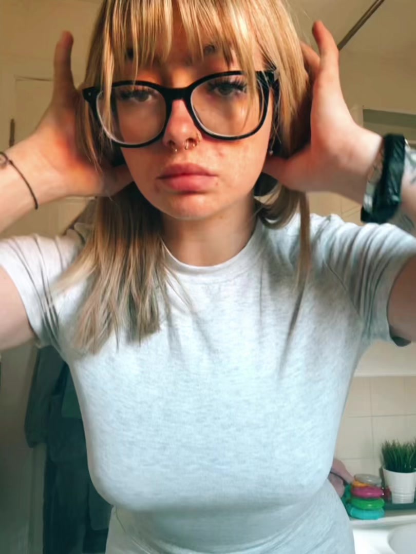 @btchesbrokenblondie 🩵