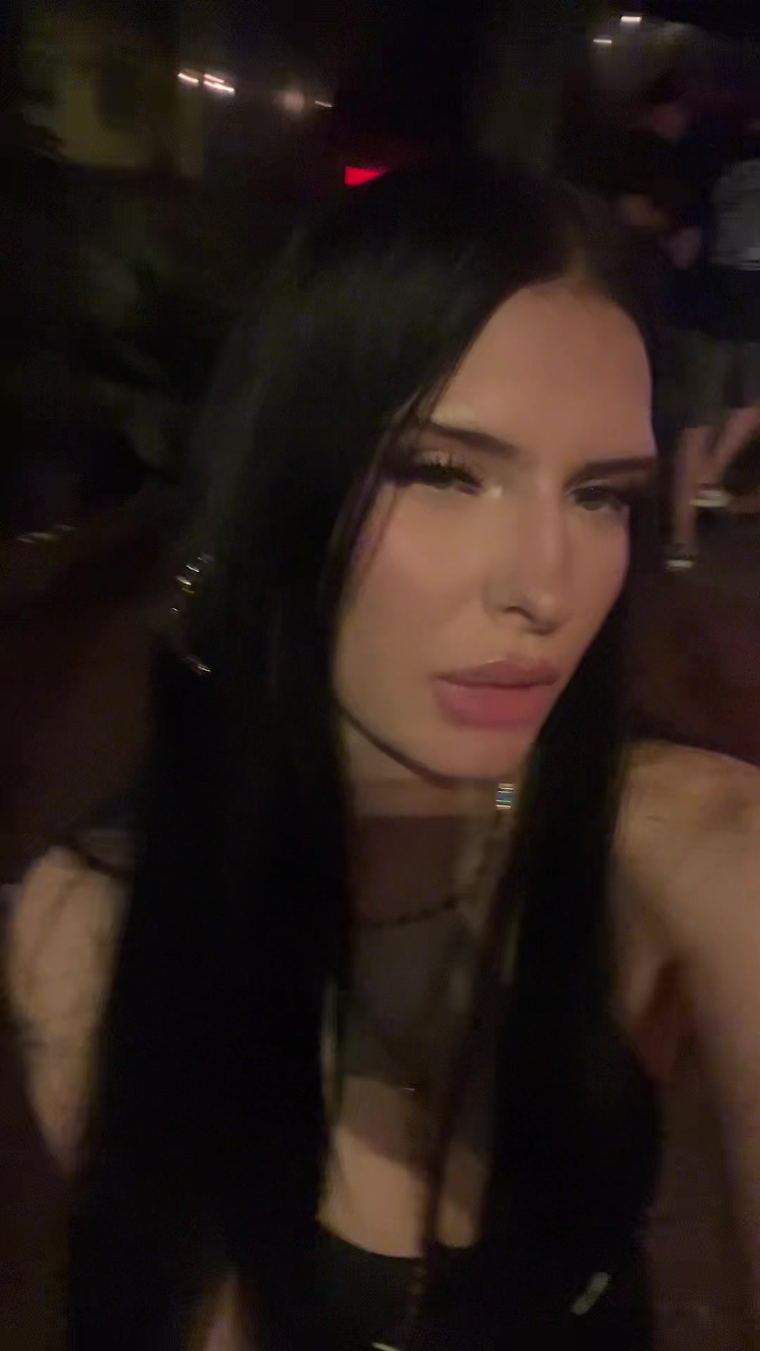 @￴