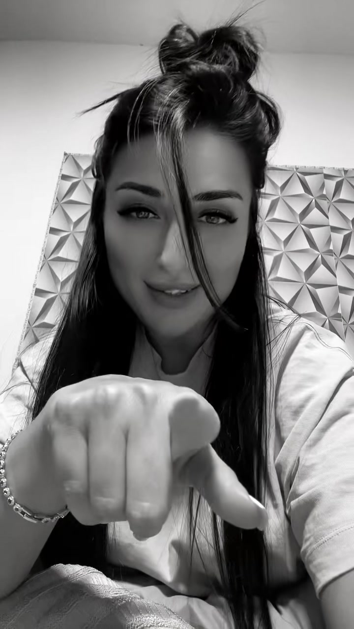 @Laura 🇺🇦+&hearts;️☀️💚