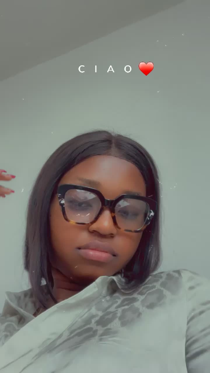 @naomiezola03
