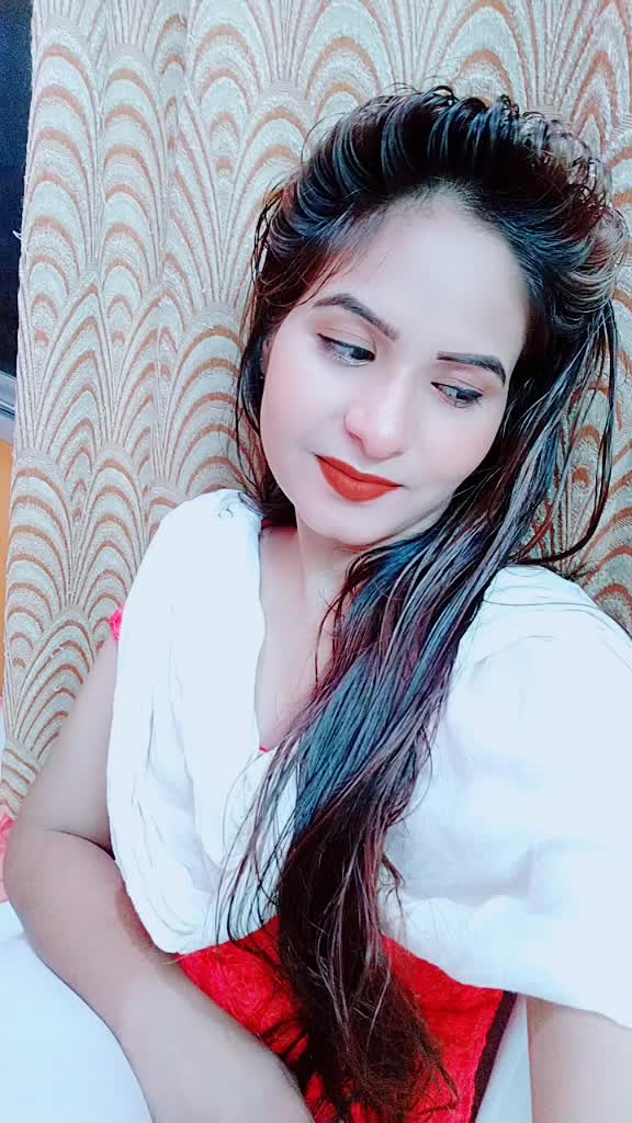 @Aysha Khan🍎