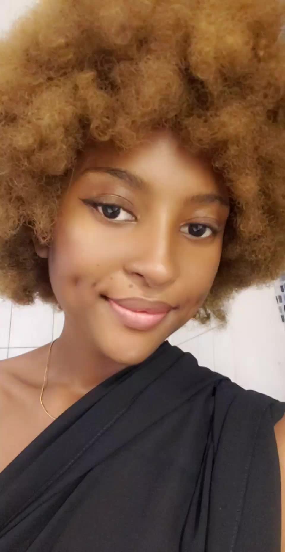 @Vee_vay 🦋💜💙💚💛🤎🤍🖤